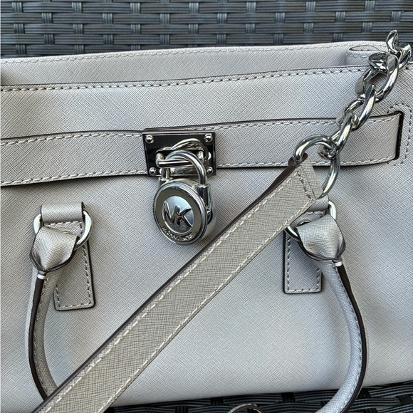 Michael Kors Bag,Michael Kors Light Gray Shoulder Bag. - Picture 8 of 16